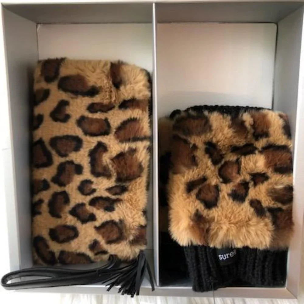 Surell Luxury Faux Fur Text Mittens & Phone Wristlet